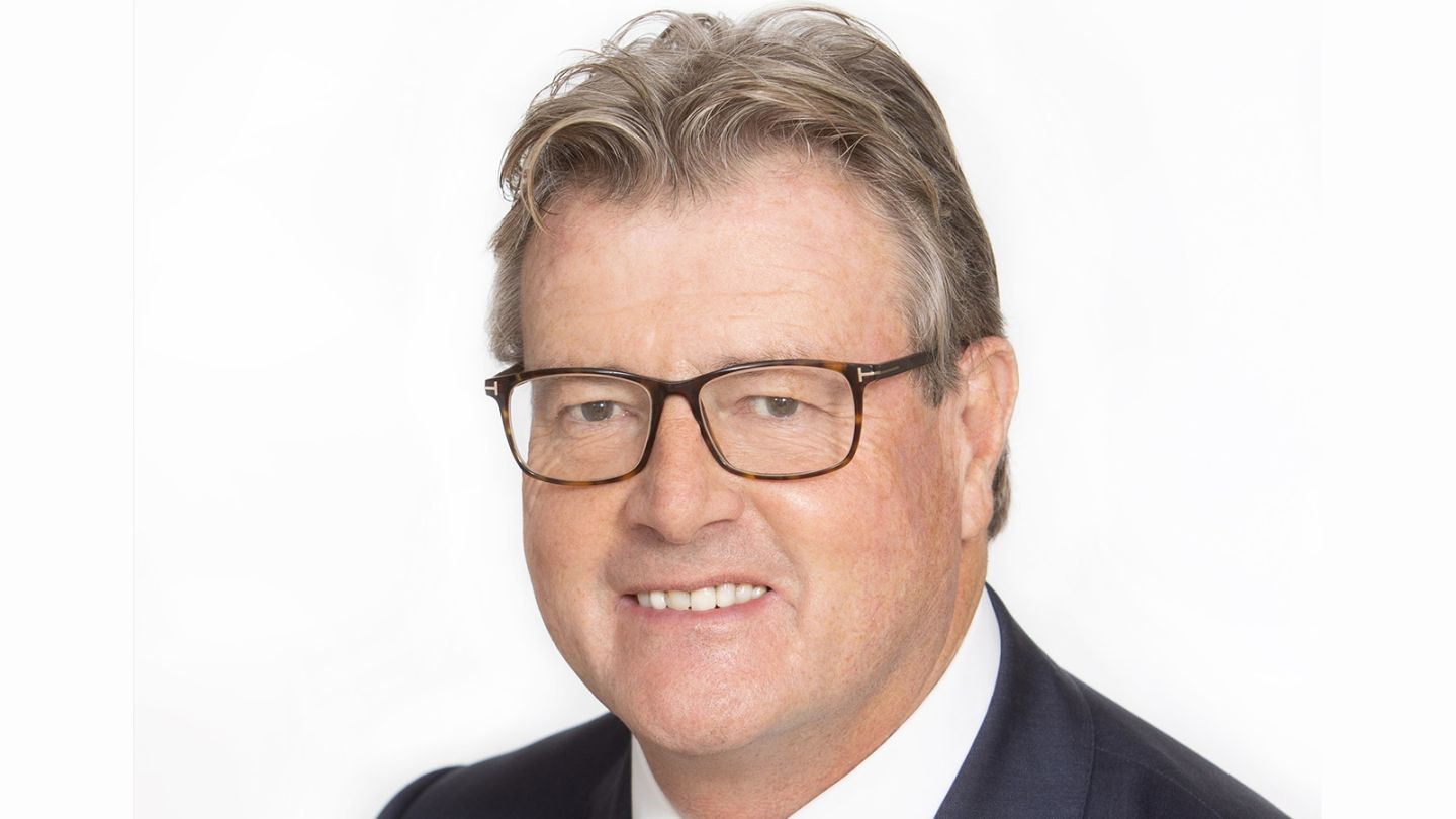 Dr Douglas Dawson 