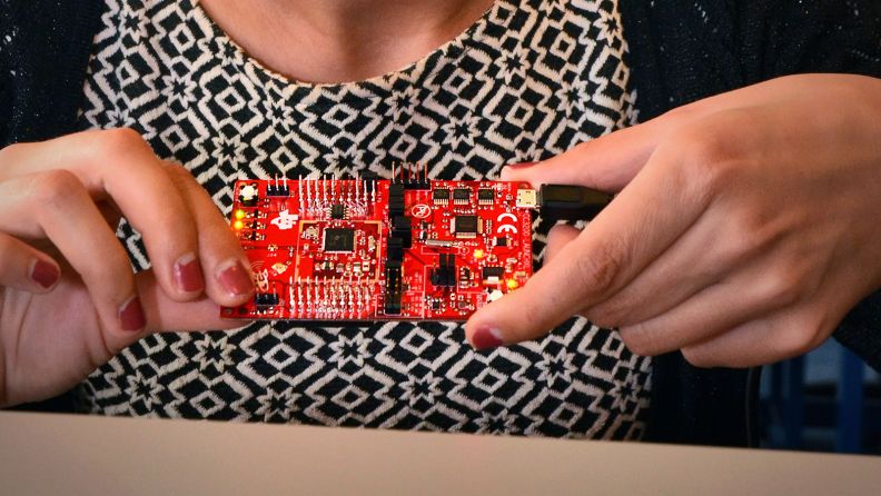 hands and electronic component