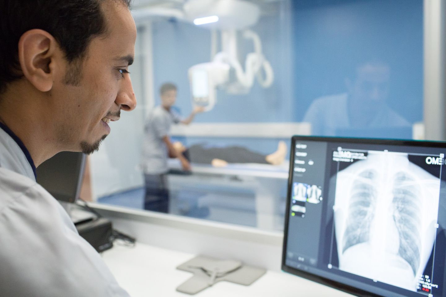 Student diagnostic radiographers produce and interpret images at Glasgow Caledonian University